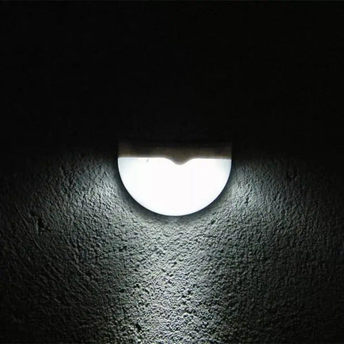 Lampara Led Solar Ip55 Para Jardín Blanco