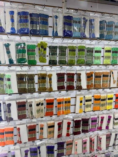 Madeja De Hilo Para Bordar X 12 Colores Surtido