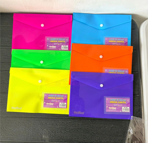 Carpeta Sobre Plástico Broche Horizontal 1/2 Carta X 12 Pcs Según Disponibilidad