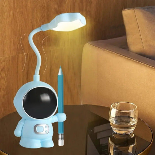 Lampara Led Con Tajalapiz Recargable Astronauta   Azul Claro 110v