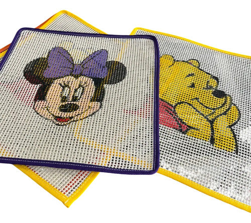 Malla En Lona Manualidades Tejer Estampado 20x20cm Surtido Muñecos